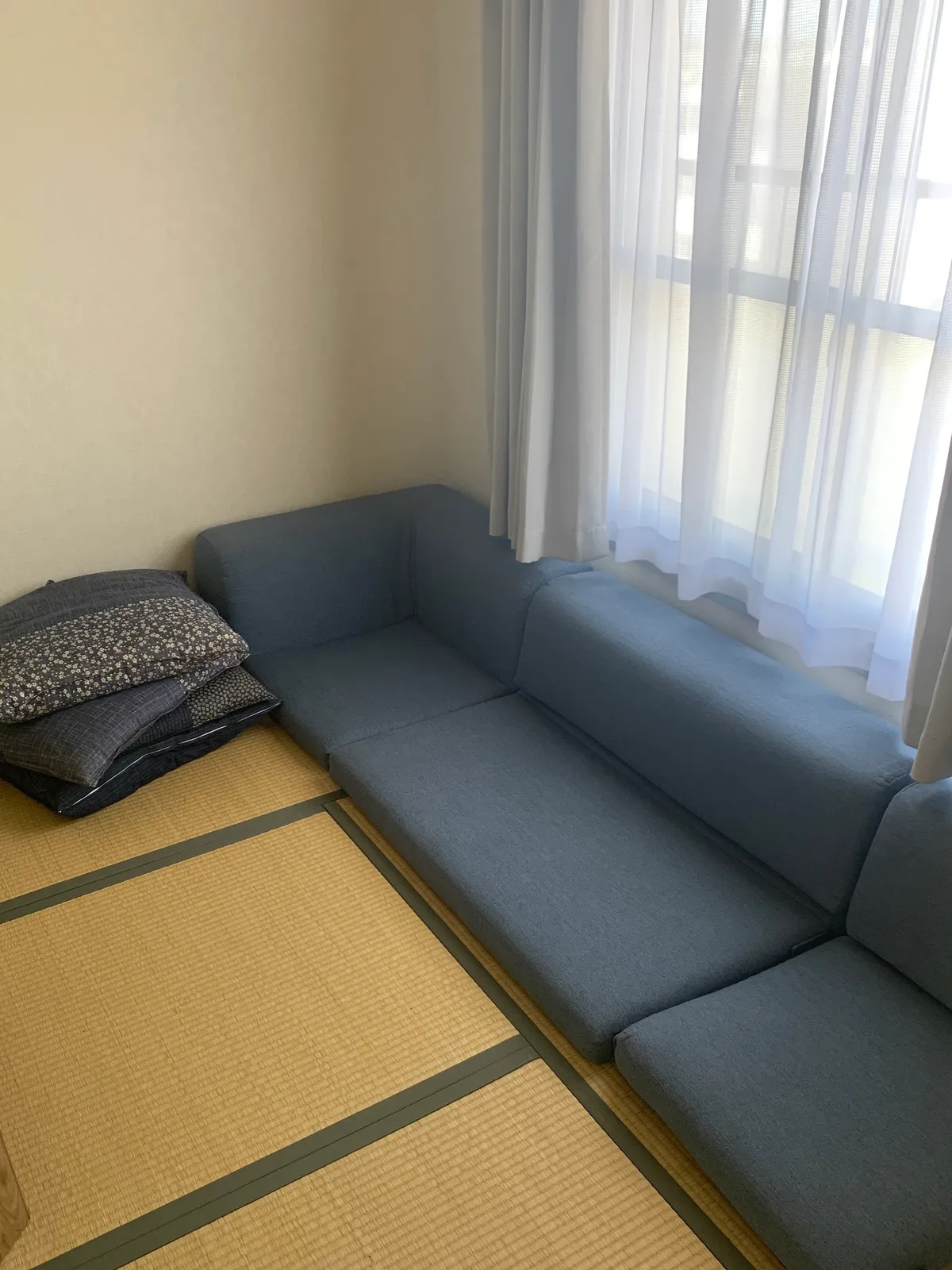 Modular floor couch with 4 floor cushions